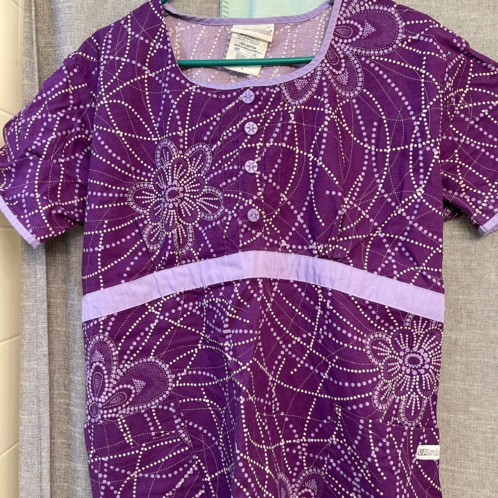 Uniform Advantage Scrub Top